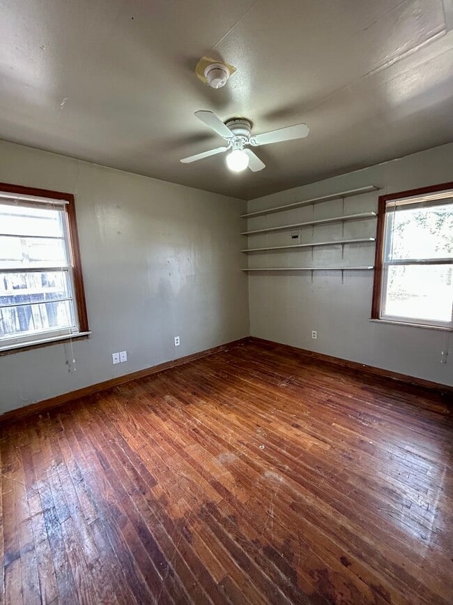 Building Photo - 3 bed 1 bath now available in Arnet Benson