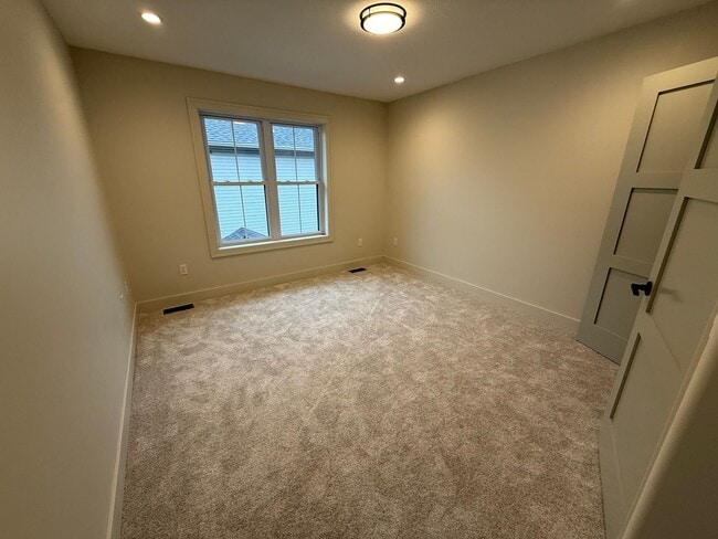 Building Photo - 6711-6715 New Town Ave.