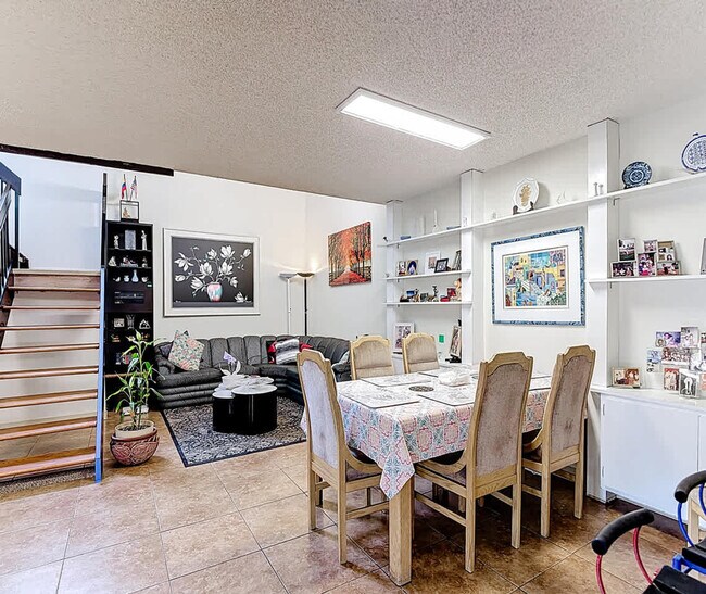 Building Photo - 693 NW 102 Pl