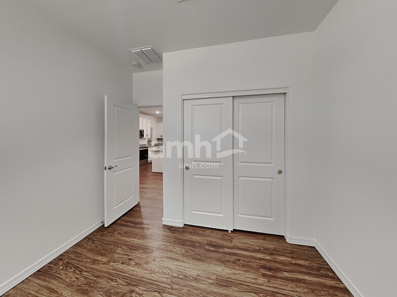 Building Photo - 15074 W Sherman St