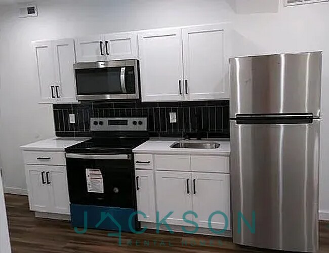 Building Photo - Cozy 2BR Home in Allegheny West