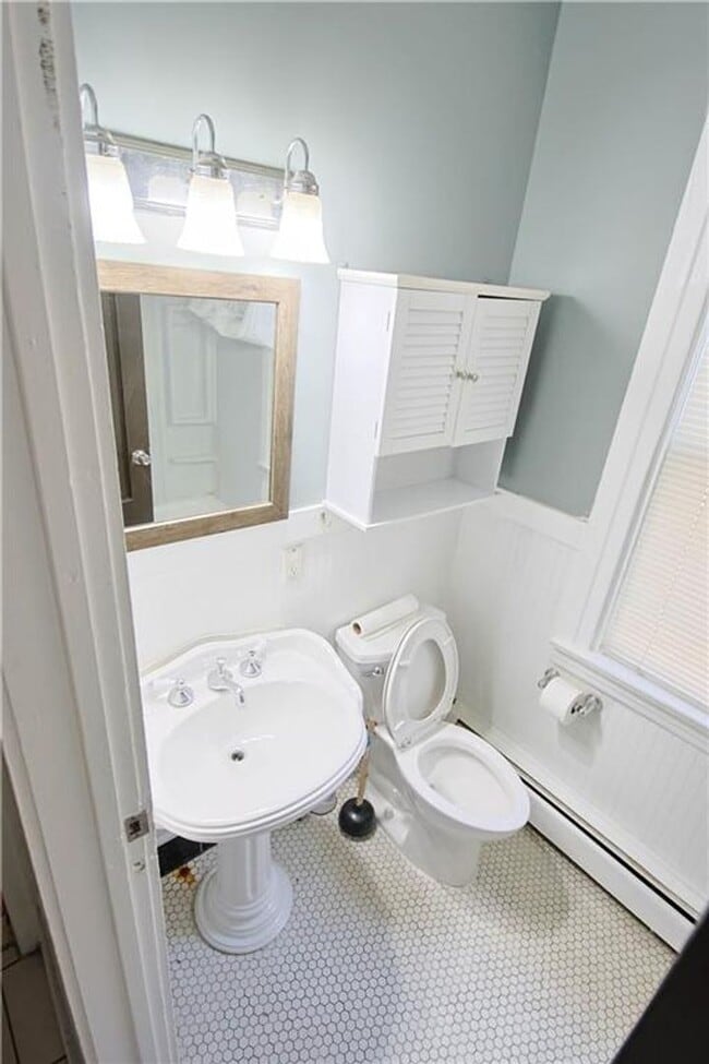 Building Photo - Great spot! 3br/1ba on Park Ave