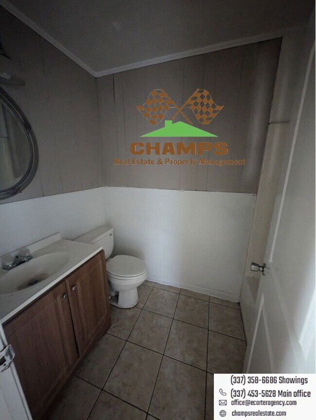 Building Photo - 303 Bloomfield Dr