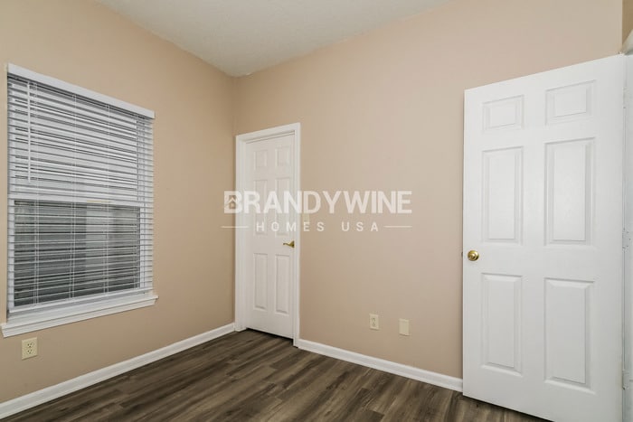 Building Photo - 7215 Parklake Pl