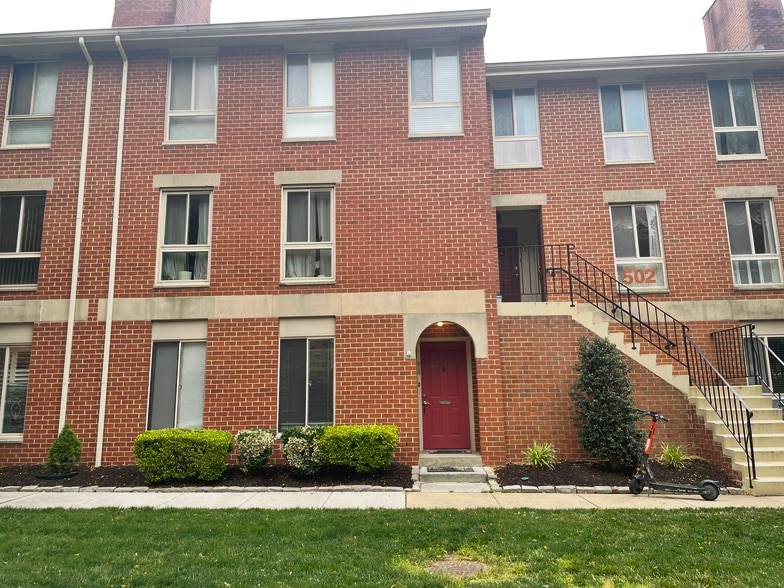 Primary Photo - 510 S Charles St