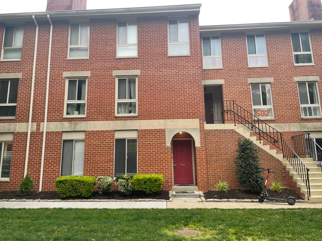 Building Photo - 510 S Charles St
