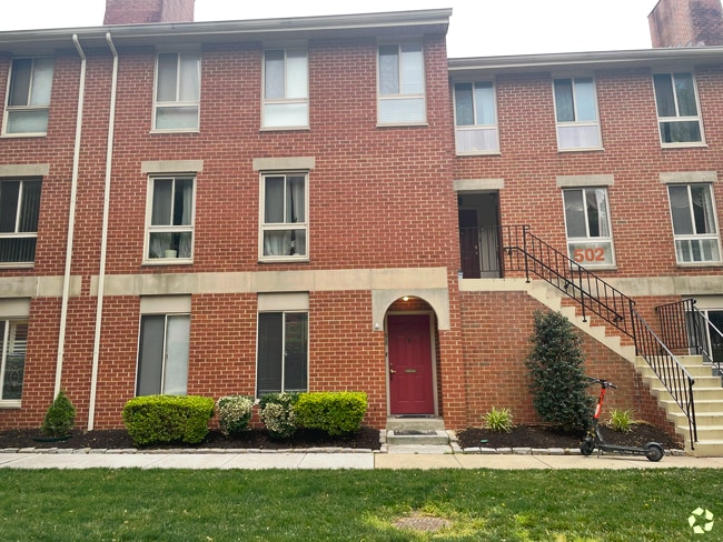 Building Photo - 510 S Charles St
