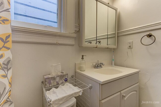 Building Photo - 426 Cole St