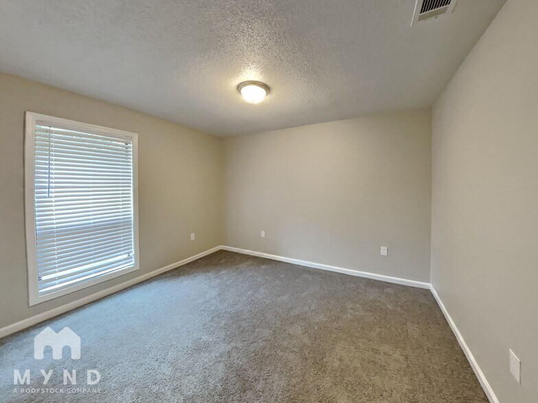Building Photo - 5867 Willow Springs Dr