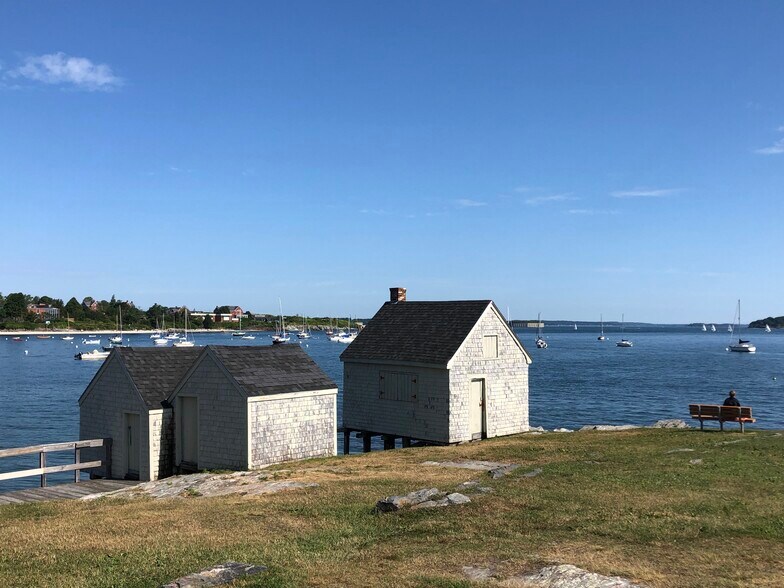 Fisherman's Point--3 minute walk from the house. - 11 Henry St