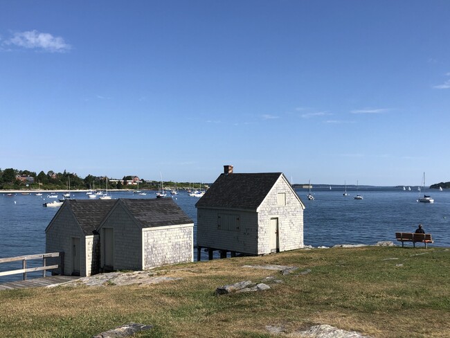 Fisherman's Point--3 minute walk from the house. - 11 Henry St