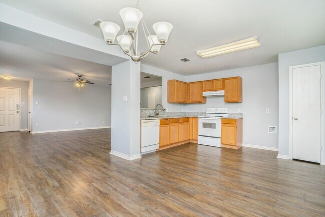 Building Photo - 2421 Gabriel Dr