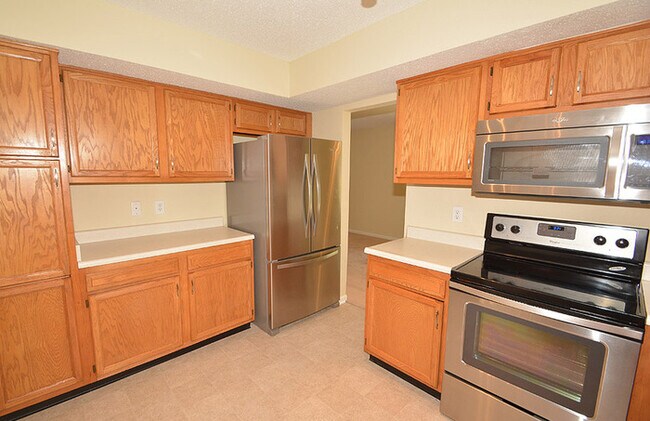 Building Photo - Pike Township 4 bedroom home