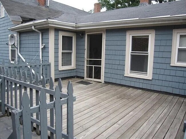 Building Photo - 8 Allen St