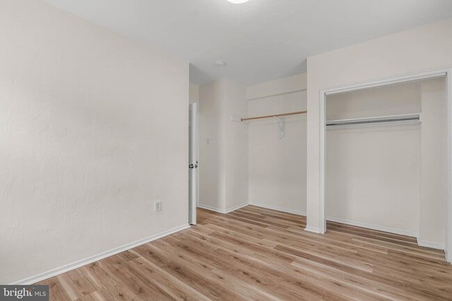 Building Photo - 734 North Terrace