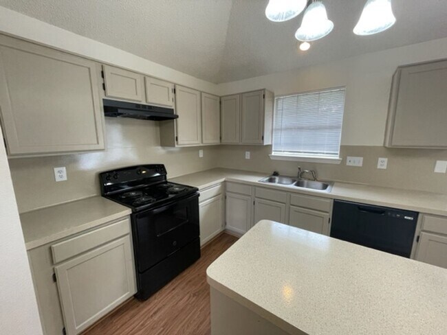 Building Photo - Beautiful 2 Story Updated Home in Grand Prairie