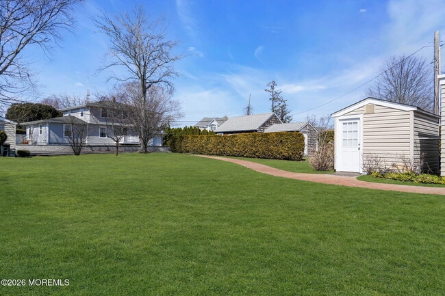 Building Photo - 606 North Blvd