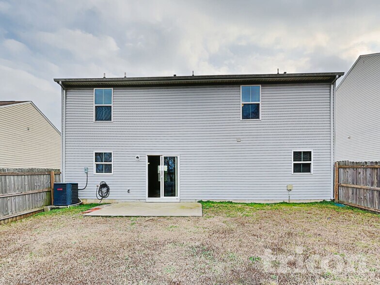 Building Photo - 1845 Belle Arbor Dr