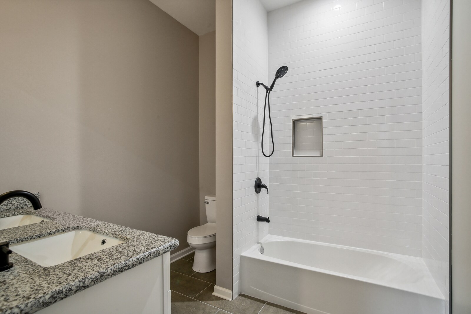 Master Bath - 1938 Elysian Fields Ave