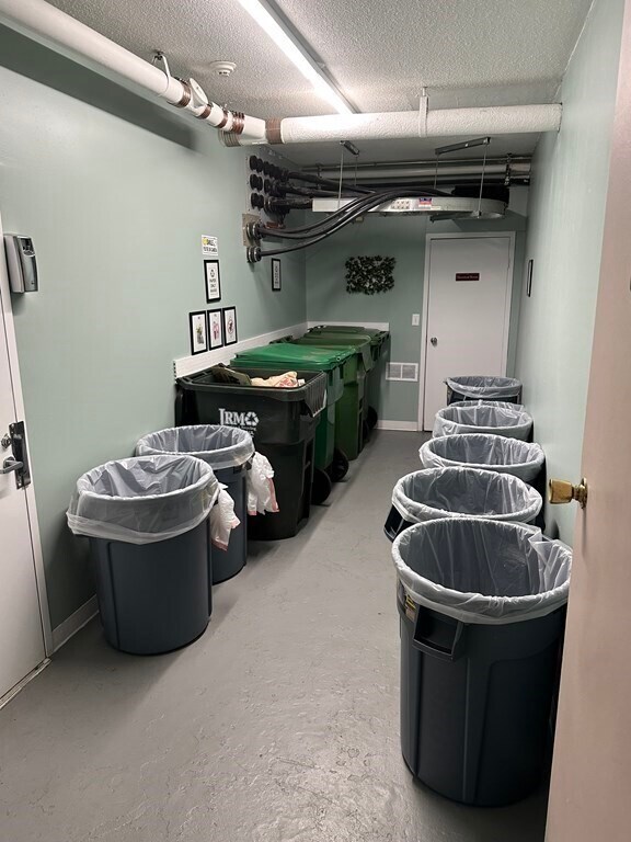 Building Photo - 2 Summit Dr