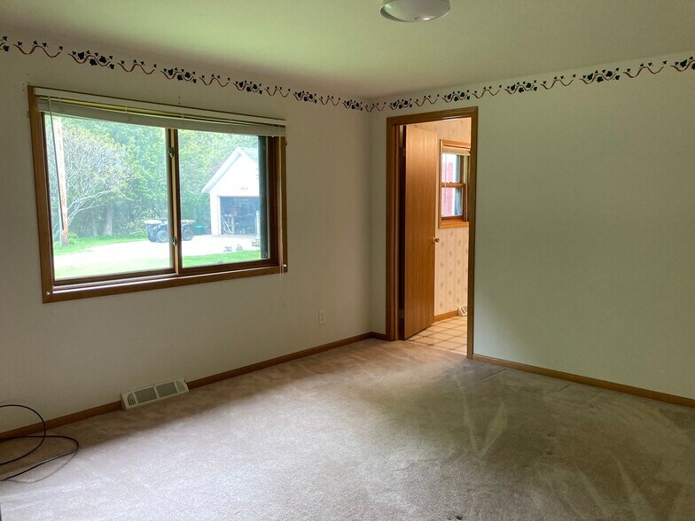 Master bedroom - 4942 E Lakeview St