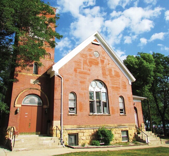 Primary Photo - 304 N Hamilton St