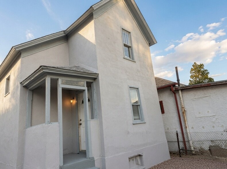 Building Photo - 642 Bellevue Pl