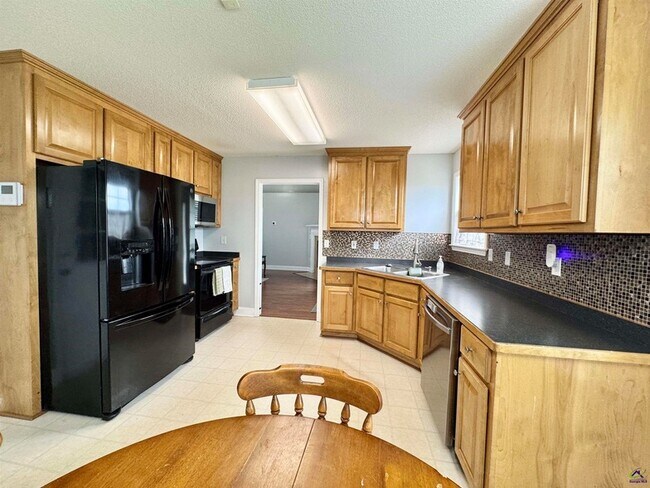 Building Photo - 508 Covington Cove