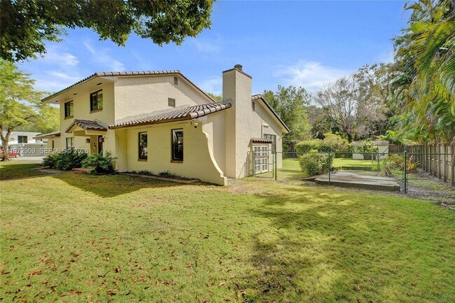 Building Photo - 9901 SW 79th Ave