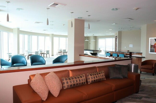 Building Photo - Unfurnished Downtown Hi-Rise Loft near the...