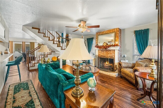 Building Photo - 619 Strings Dr