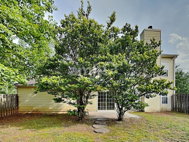 Building Photo - 1728 Silverchase Dr SW