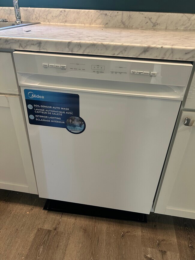 Building Photo - 9335 La Grange Rd