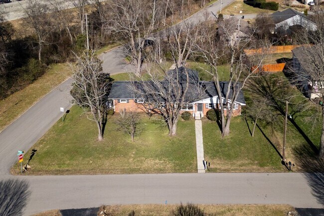 Building Photo - Renovated 4 Bed, 4 Bath Single Level Home, No HOA