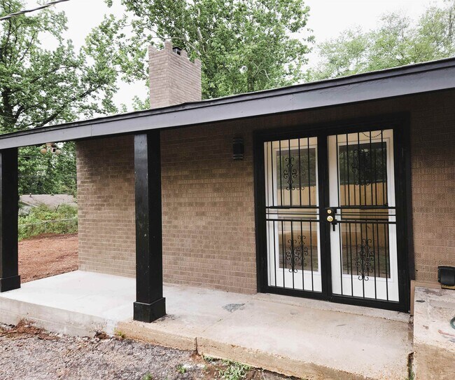 Building Photo - 3785 Ladue St