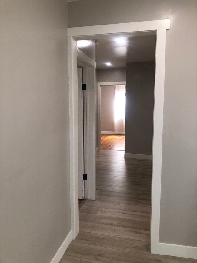 Building Photo - 3956 Olmsted Ave