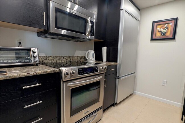 Building Photo - 10275 Collins Ave