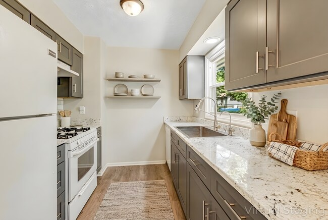 Building Photo - Lovely, Remodeled 3-Bedroom Home in West Asheville with Fenced-In Yard (6 or 12 Month Lease Options)