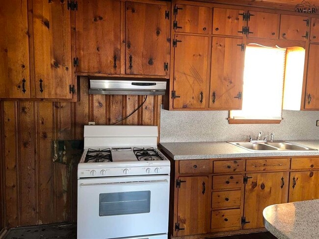 Building Photo - 1118 Ireland St