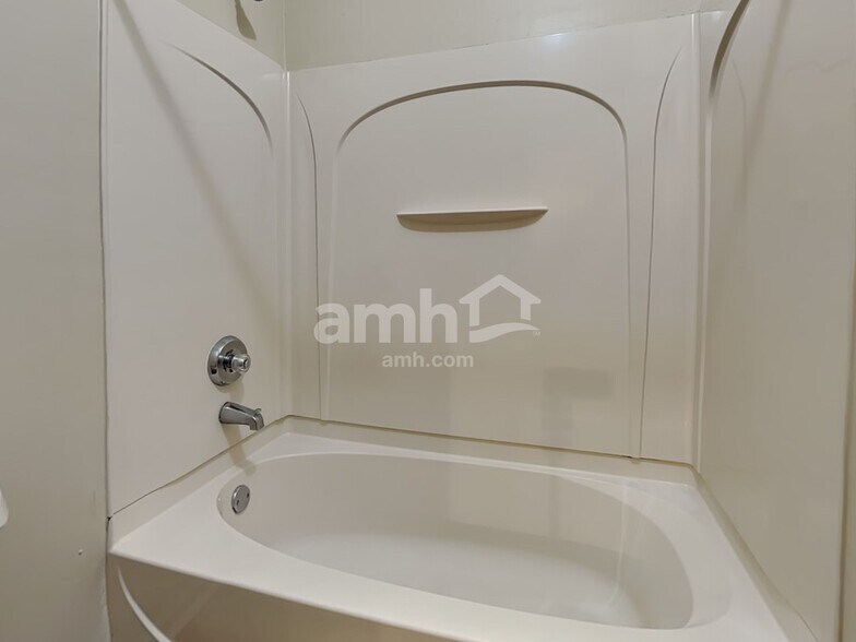 Building Photo - 10188 Kay Oak Cove