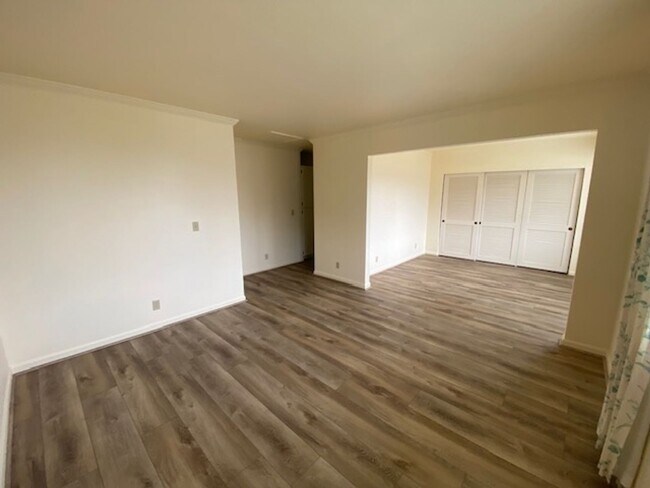 Building Photo - 63 Glen Lake Dr