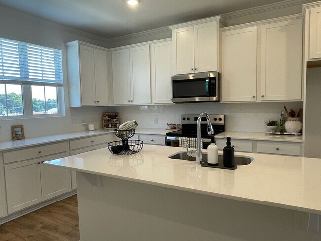 Building Photo - 6203 Honeybell Aly