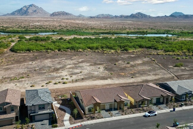 Building Photo - Spacious Single Level with Stunning Mounta...