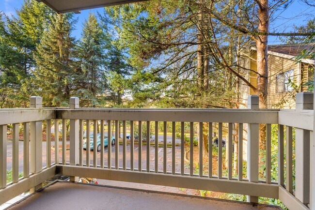 Building Photo - 2 Bedroom 2 Bathroom Condo Near Downtown Kirkland