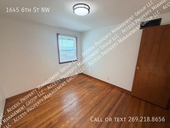 Building Photo - 1645 6th St NW