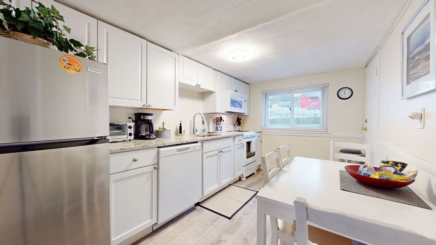 Building Photo - 79 Chestnut St