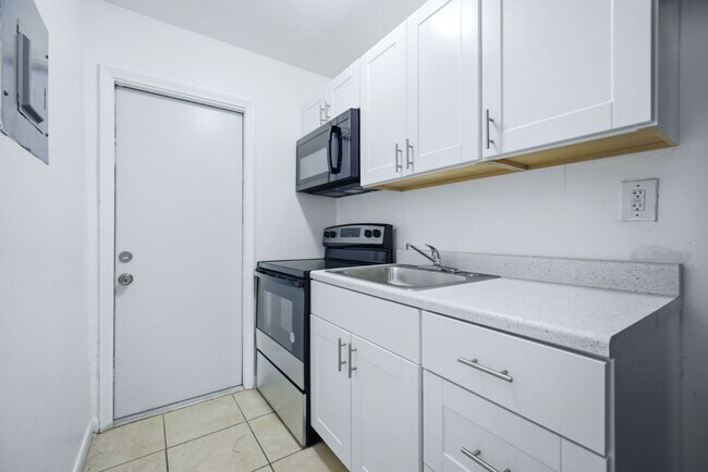 Interior Photo - 750 NW