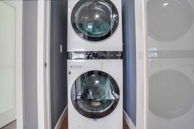 Building Photo - 441 W Queen St