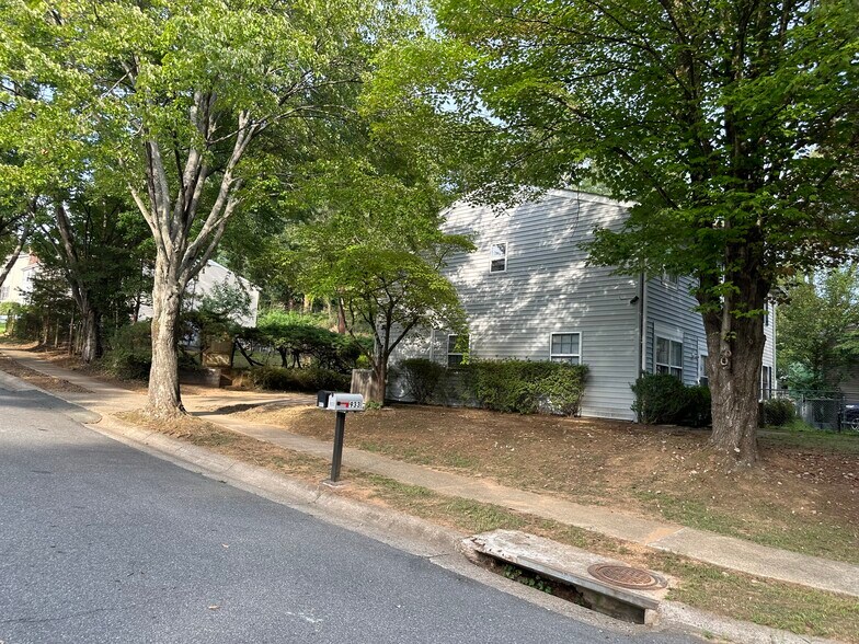 Building Photo - 933 Rock Creek Rd