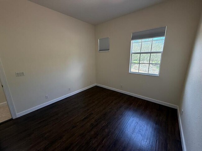 Building Photo - 8035 NW 127th Ln